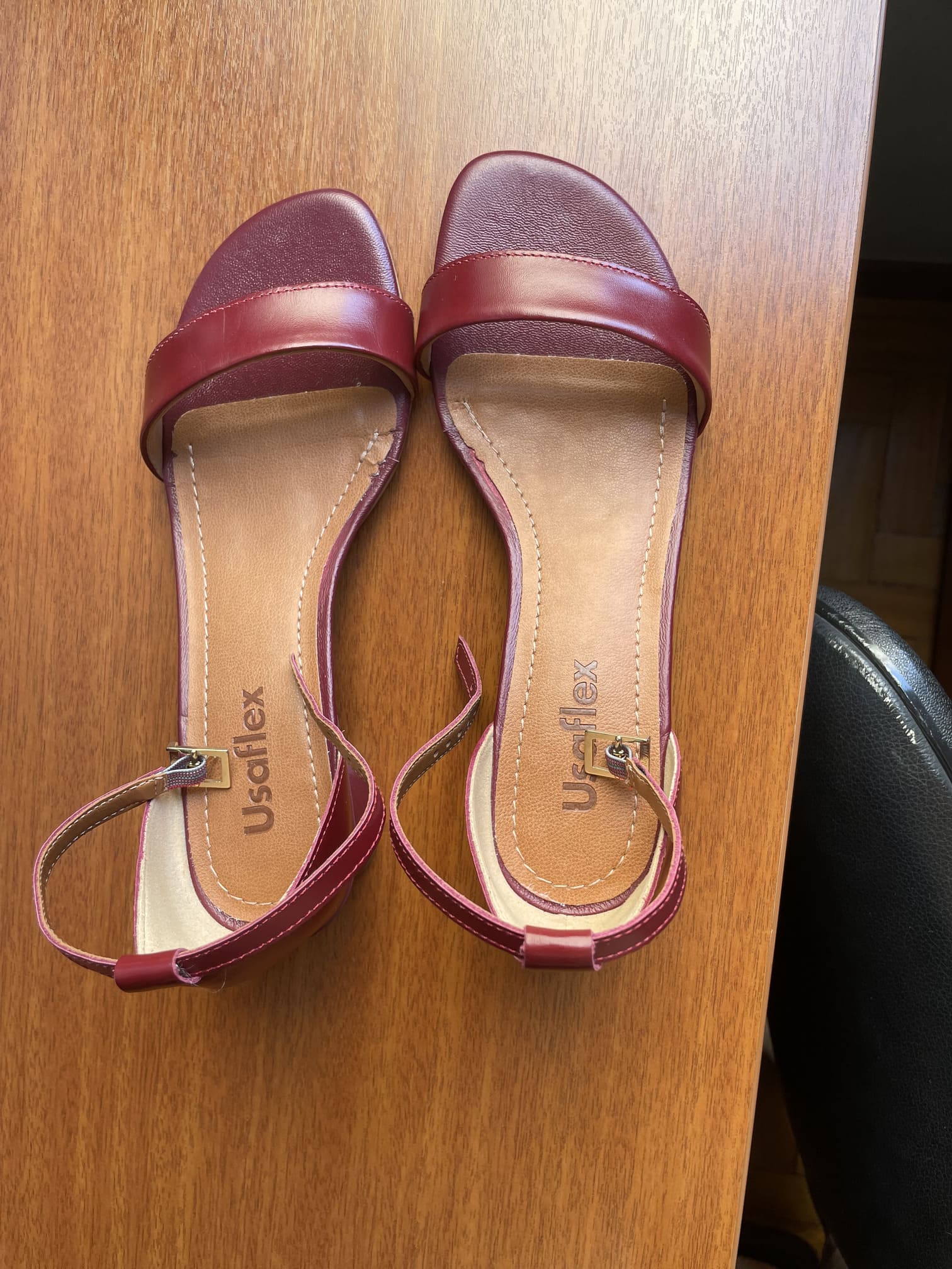 Sandália Usaflex Salto Bloco Em Couro Vermelho/Vinho