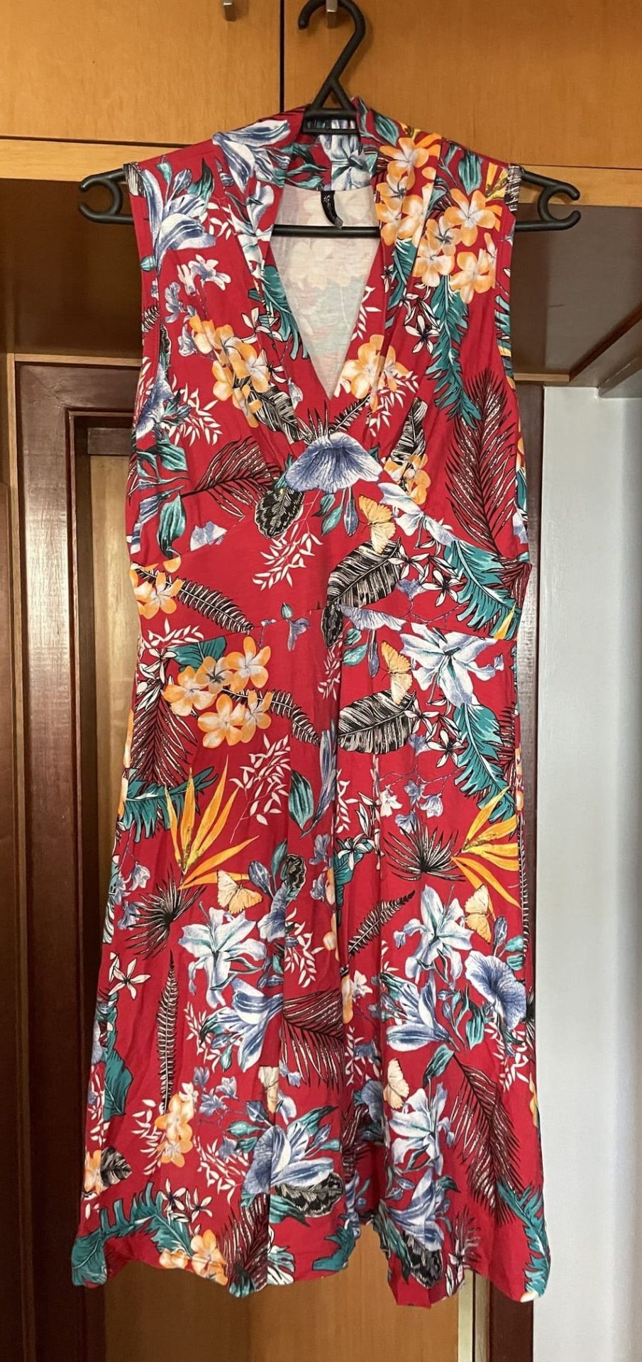 Vestido vermelho florido/estampado médio